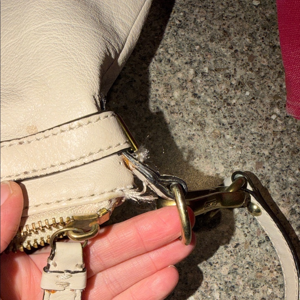 Coach Off-White Leather Shoulder Bag - Picture 5 of 6